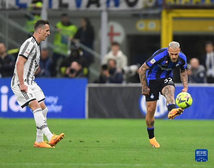 二次元女主播为过直播任务，全身涂油展示舞蹈，撩裙子自证是“裤子”！网友：还是初代主播坦然啊！