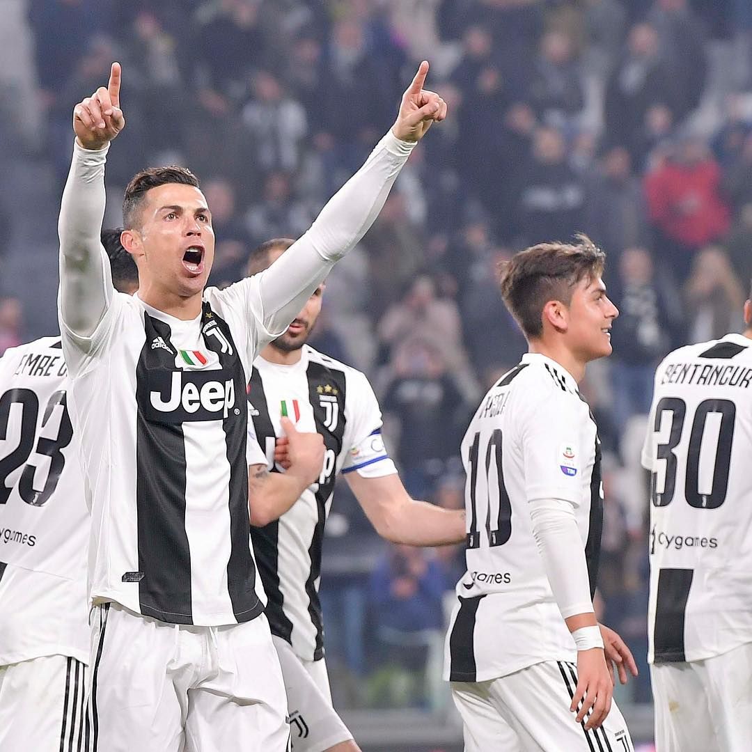 国足首训教练组亲自示范 邵佳一强调团队追求与梦想