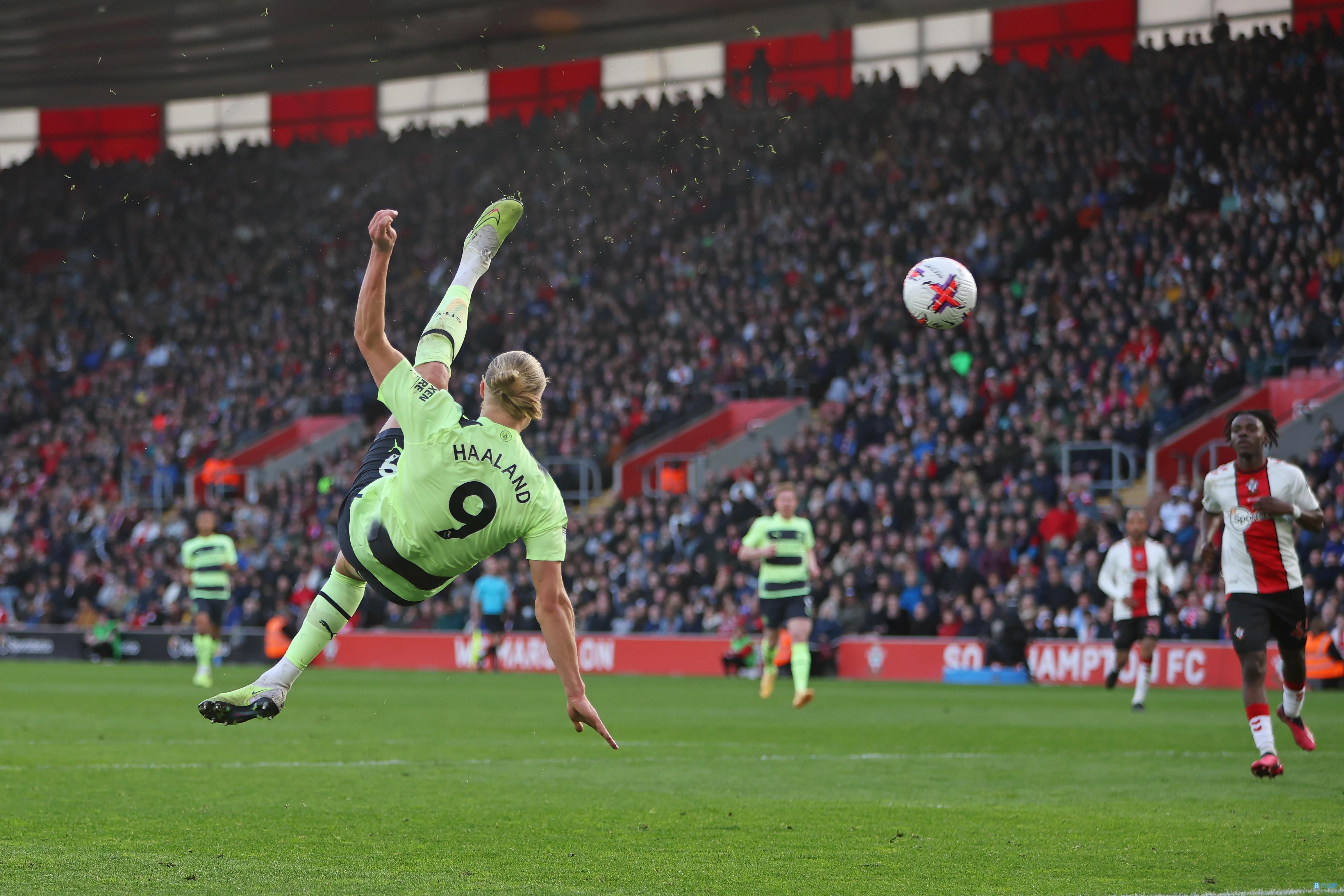[中超]朱辰杰送点特谢拉制胜 申花3-2逆转海牛登顶