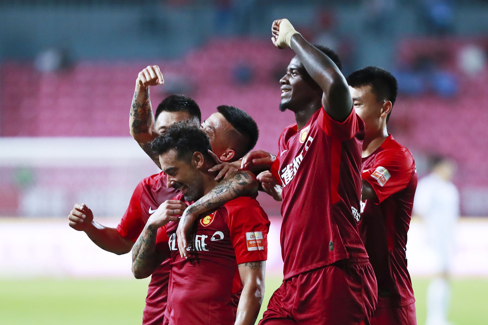 西超杯-拉菲尼亚2射1传 巴萨5-0毕巴进决赛